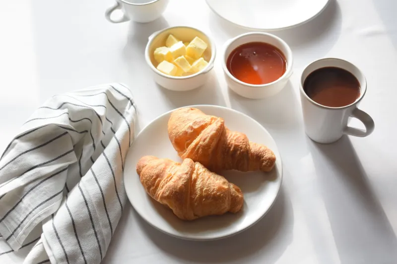 Quiet Before the Day Begins: What the French Petit-Déjeuner Reveals About the American Breakfast Obsession